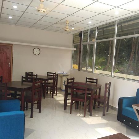 Golden Pebble Hotel Govind Nagar Exterior photo