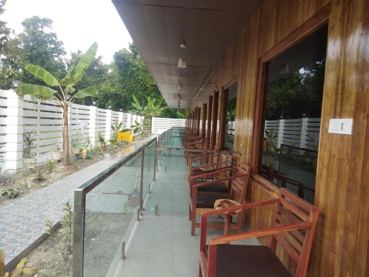 Golden Pebble Hotel Govind Nagar Exterior photo