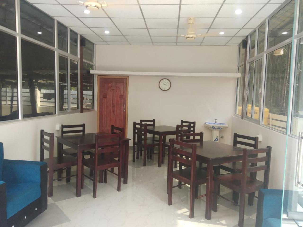 Golden Pebble Hotel Govind Nagar Exterior photo