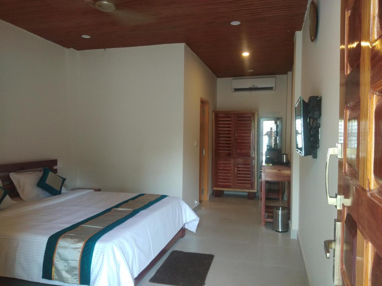 Golden Pebble Hotel Govind Nagar Exterior photo