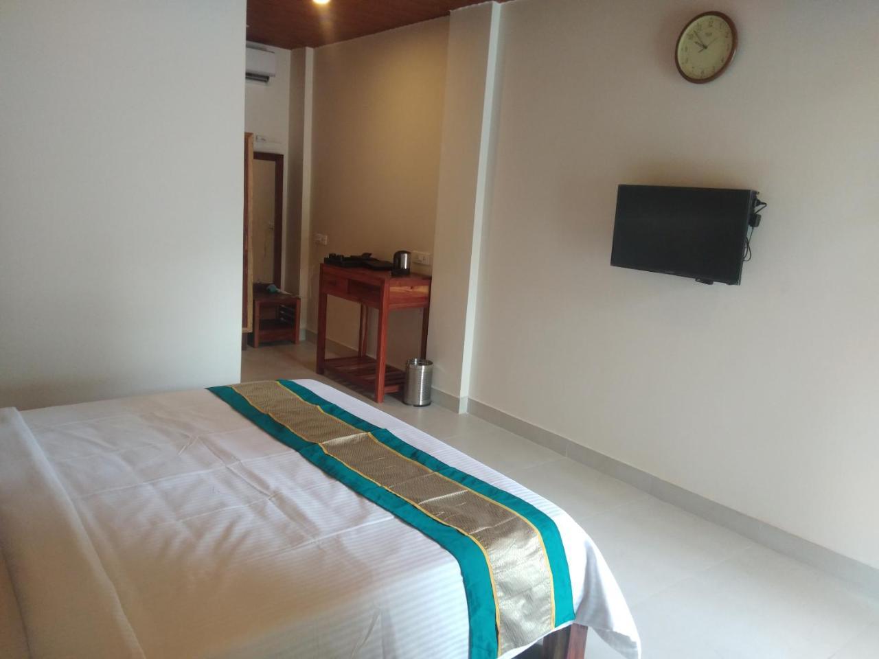 Golden Pebble Hotel Govind Nagar Exterior photo