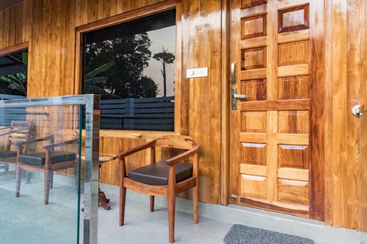Golden Pebble Hotel Govind Nagar Exterior photo