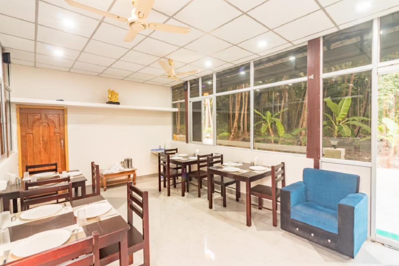 Golden Pebble Hotel Govind Nagar Exterior photo