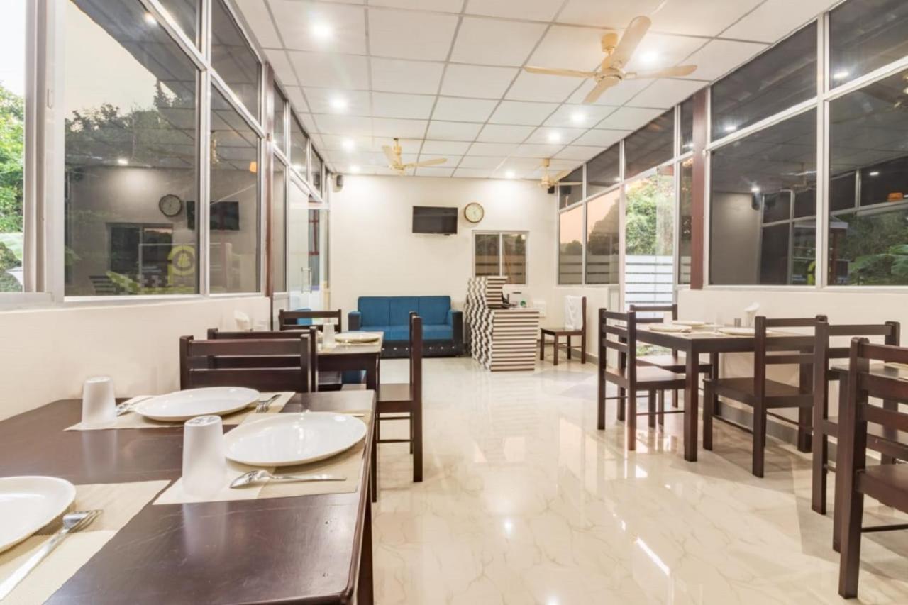 Golden Pebble Hotel Govind Nagar Exterior photo